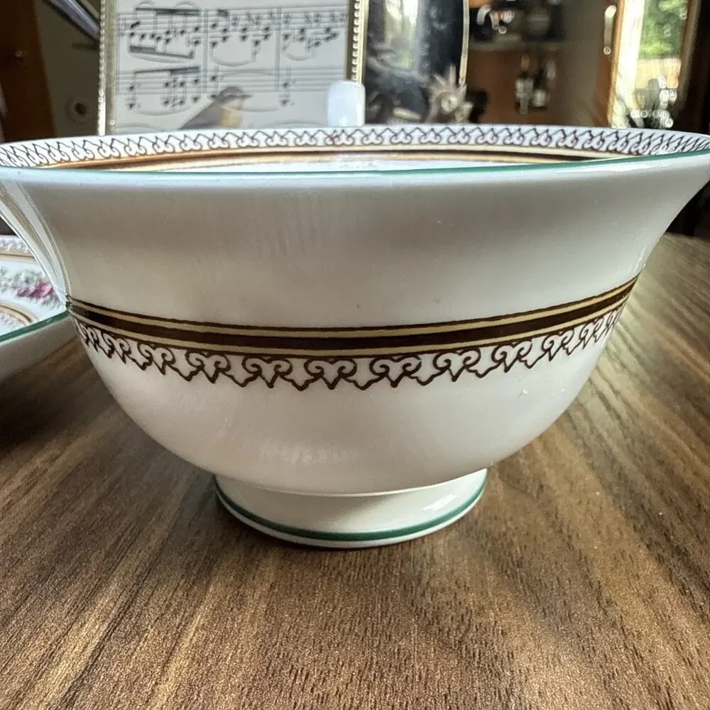 Wedgwood Columbia W595 Bone China Tea Cup & Saucer England Gold Floral English